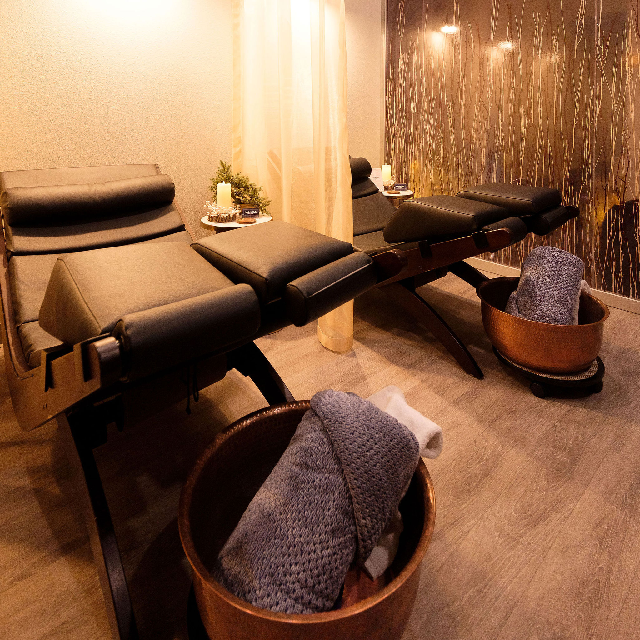 couples massage at lapis and oak day spa